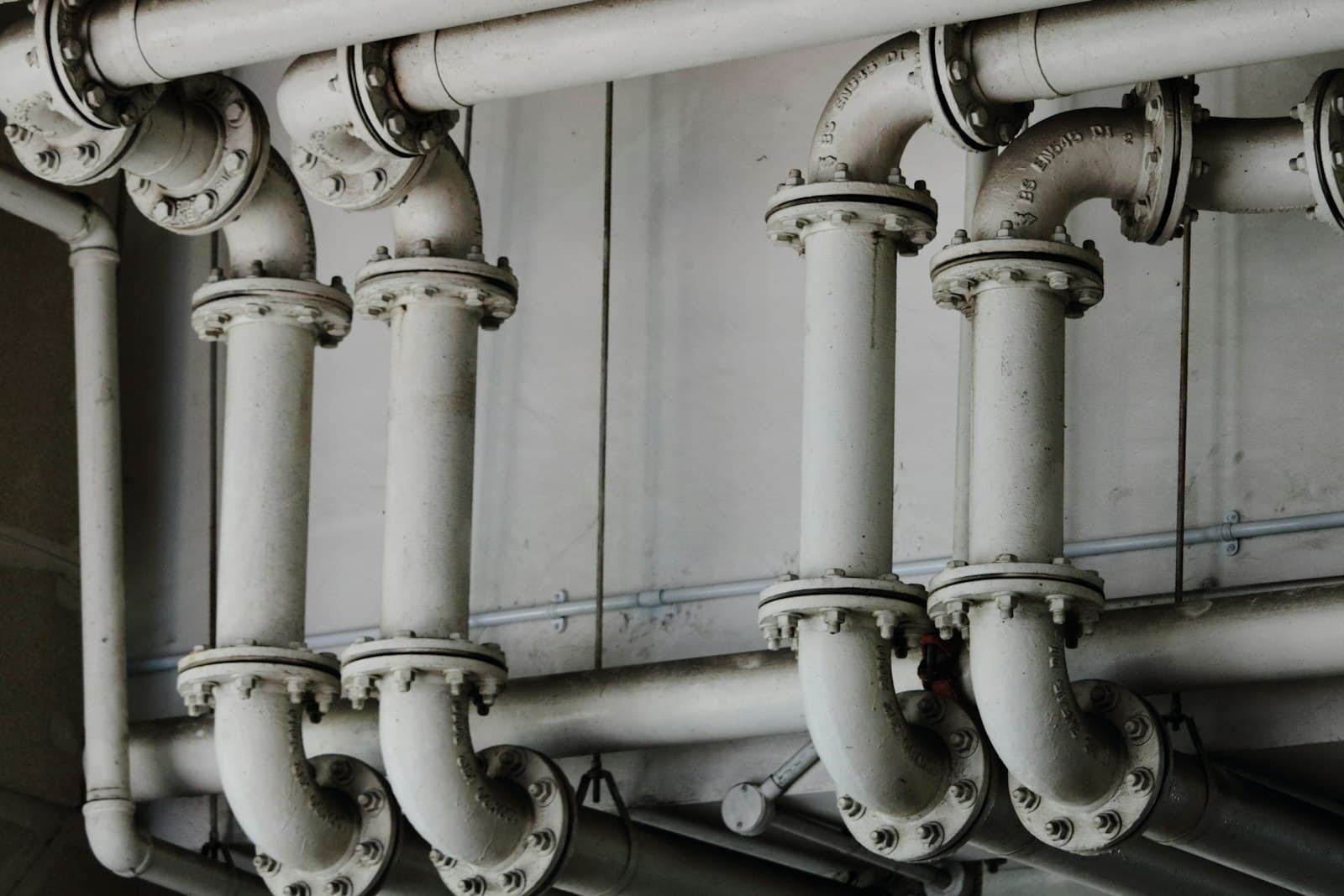 Réseau de canalisations métalliques