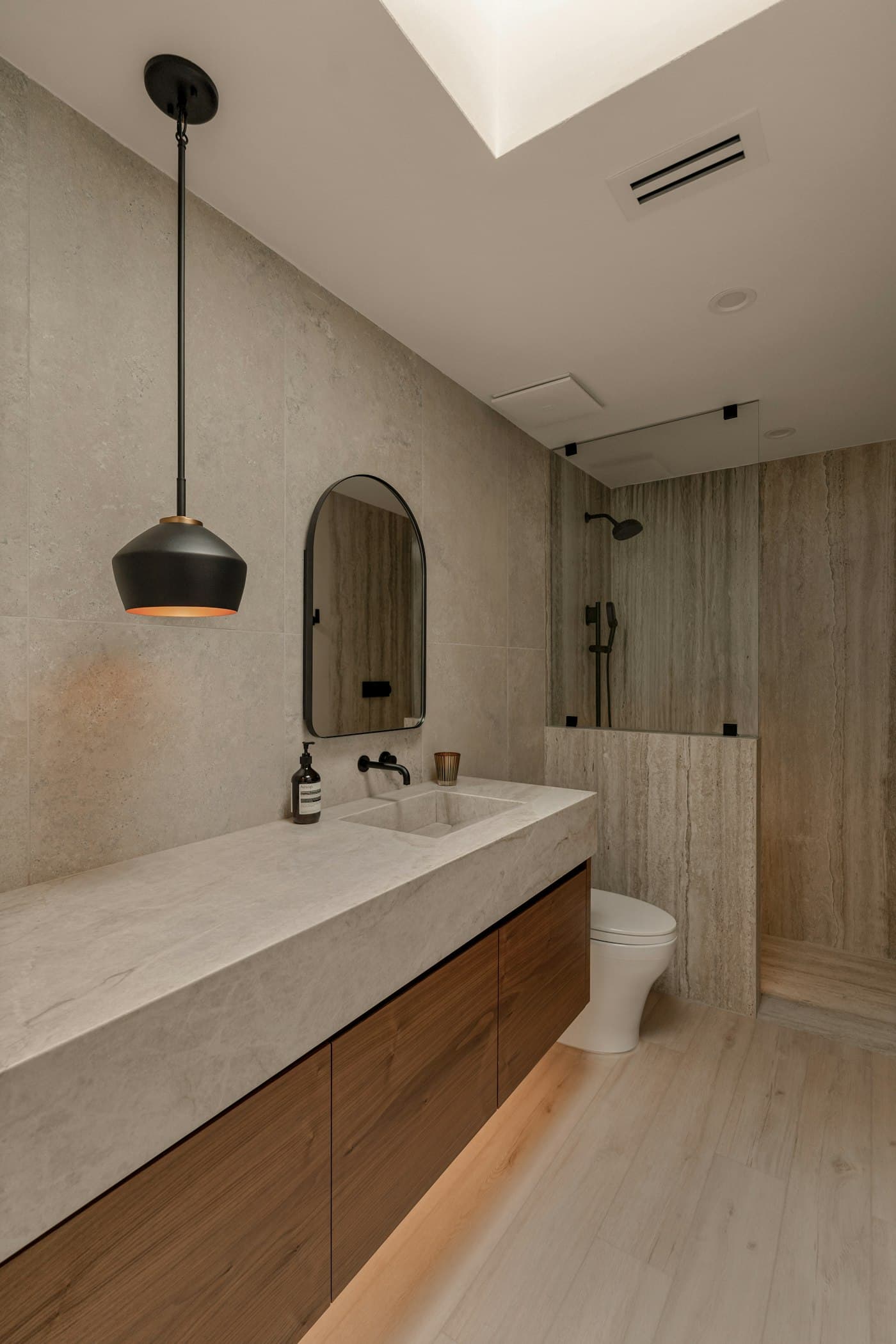Installation de WC suspendu — illustration
